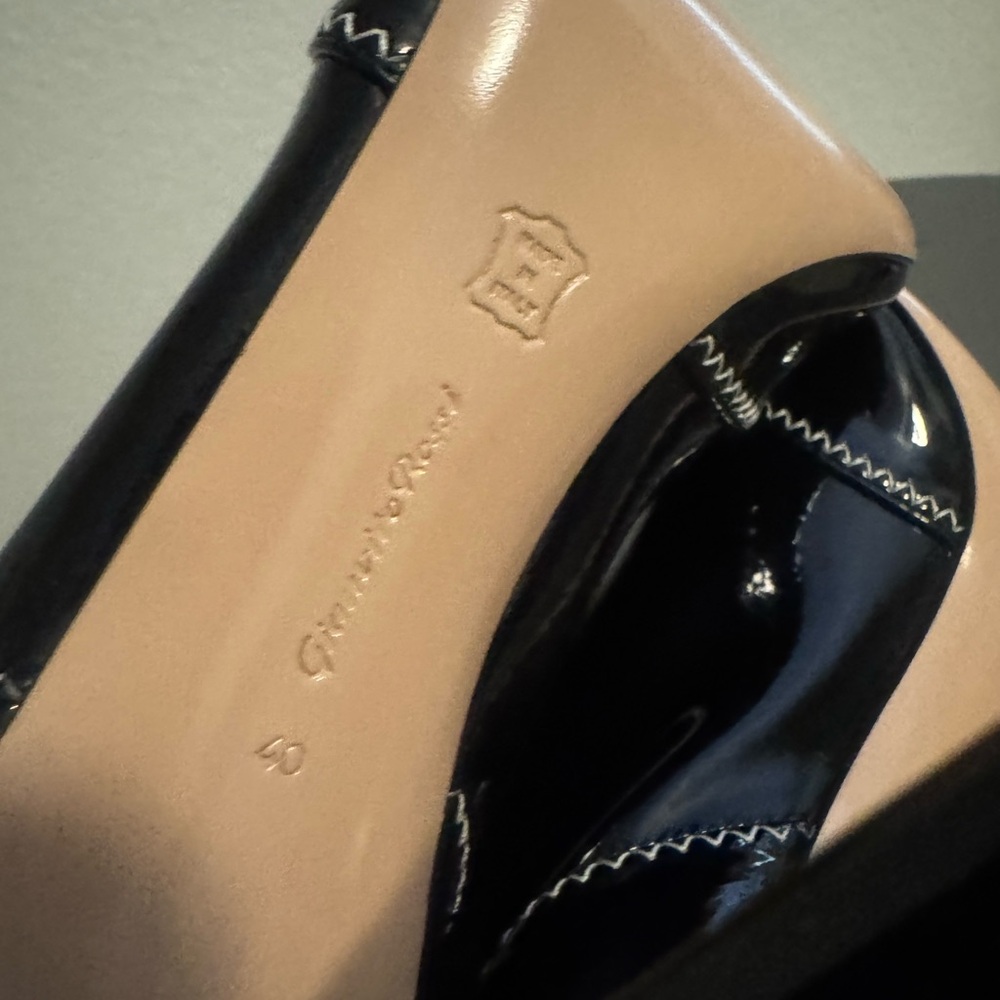 Gianvito Rossi Black and Cream Heels